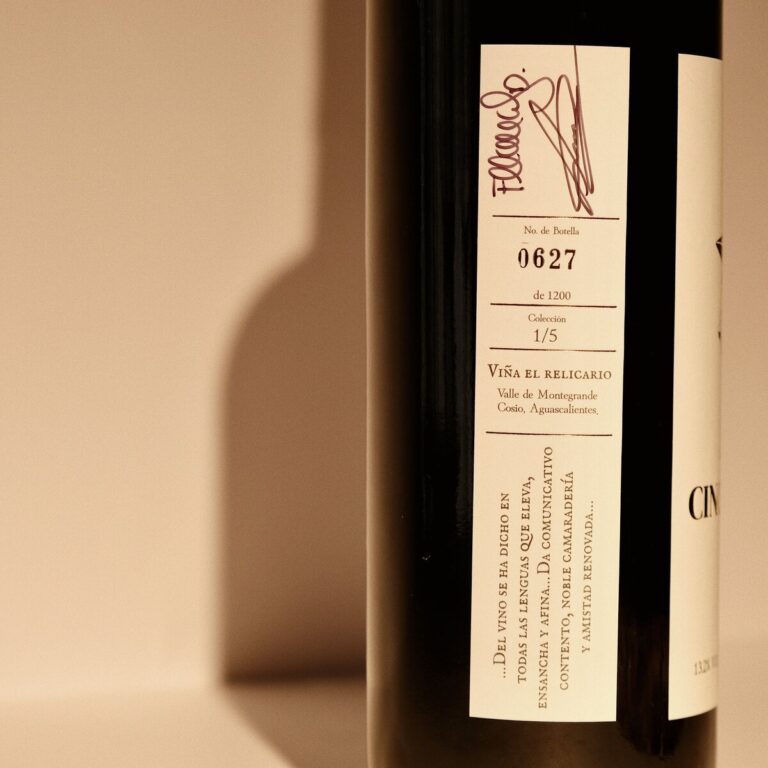 etiqueta posterior syrah